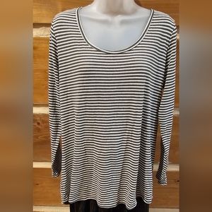 LulaRoe 2XL Long Sleeve Striped. Grey & burgundy. Lynnae